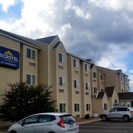 Microtel Inn & Suites By Wyndham Prairie Du Chien Exterior foto